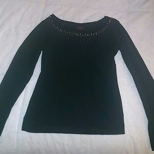 A black long sleeve shirt